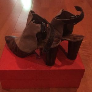 Donald J Pliner Heeled mules